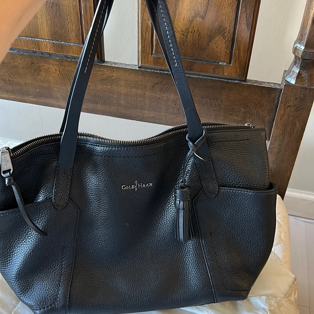 Cole haan black leather tote with zipper and tasse